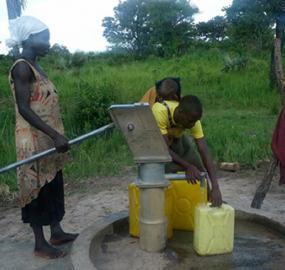 Eden tukee maailman vesipäivää avustamalla puhtaan veden saantia Afrikassa